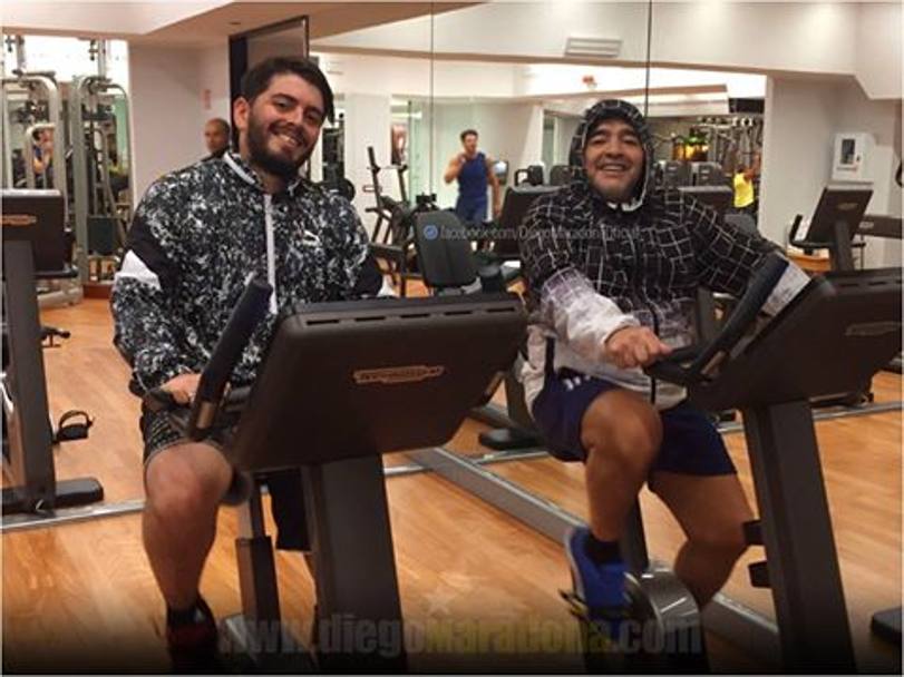 Maradona, per, pensa anche al match benefico di mercoled sera all&#39;Olimpico: nella palestra dell&#39;hotel, si  allenato con il figlio Diego Armando jr.